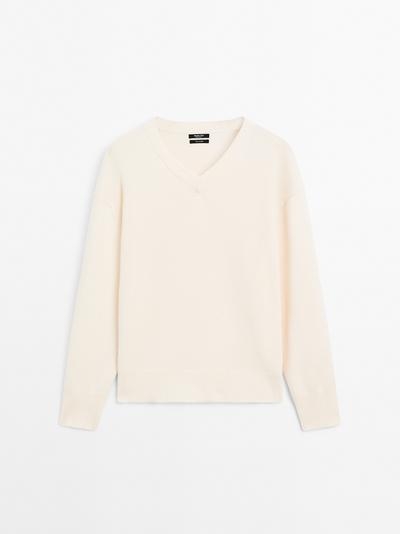 Zara Свитер с V-образным вырезом из 100% кашемира купить с доставкой.