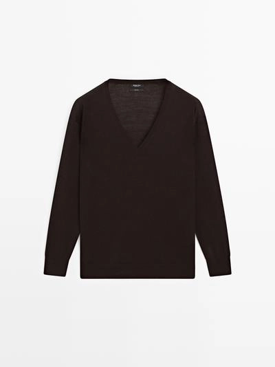 Свитер с V-образным вырезом в оверсайз- Заказать в России