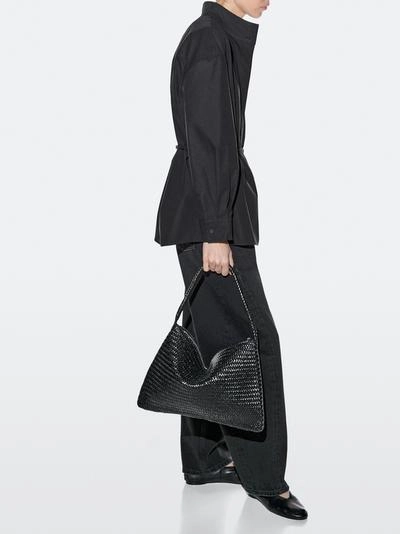 Сумка через плечо из тонированной кожи с плетеной отделкой среднего размера