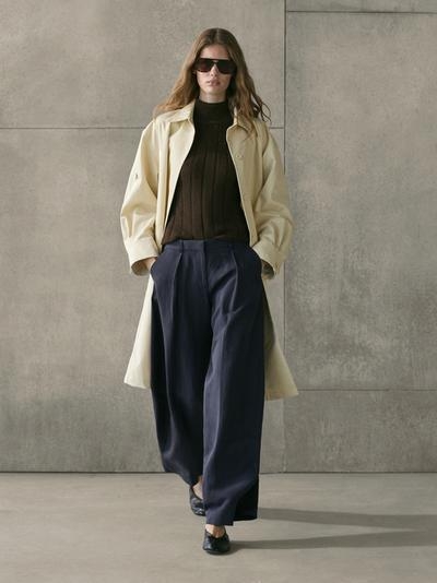 Zara Брюки с плиссированными деталями из плавной ткани