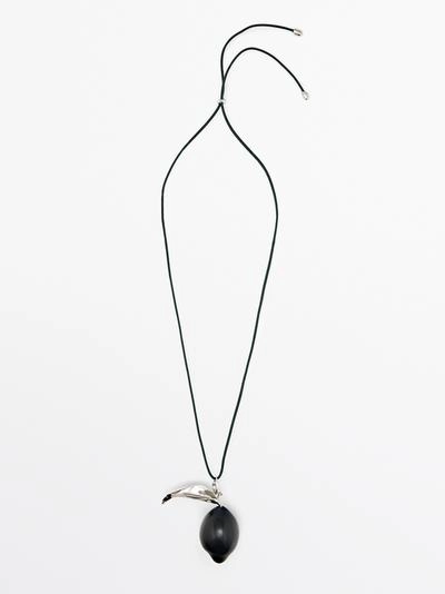 Ожерелье из кожаного шнура