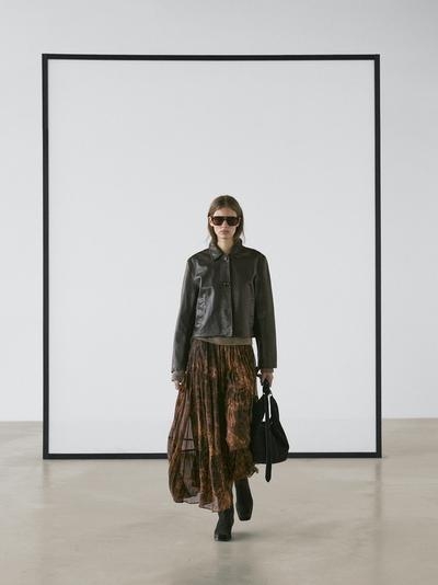 Zara Плавная асимметричная юбка до середины икры купить с доставкой.