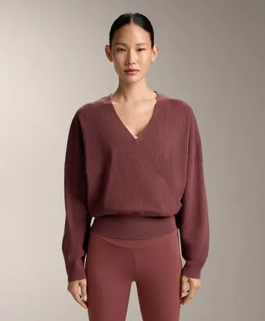 Вязаный свитер на запахе