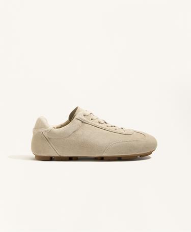 Zara Кроссовки из спилковой кожи купить с доставкой.