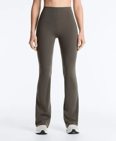 Брюки клеш COMPRESSIVE с завышенной талией и эффектом пуш-ап