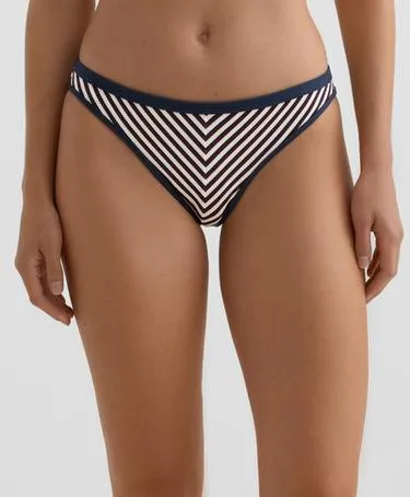 Классические плавки бикини в рельефную полоску с окантовкой