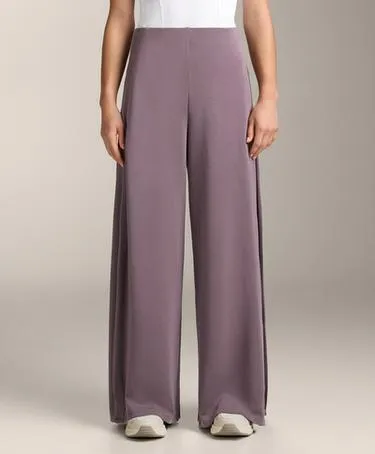 Широкие брюки с мягким прикосновением с боковым складкой и модалом