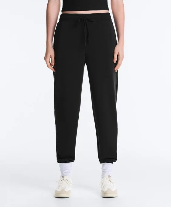 Зауженные брюки Jogger из мягкого модала в рубчик
