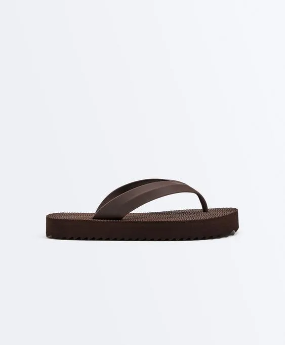 Textured platform beach sandals