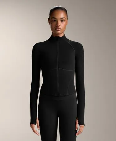 Легкая и теплая высокотехнологичная куртка декоративными швами- Заказать в России