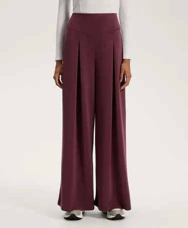 Широкие брюки с передним складками из мягкого модала