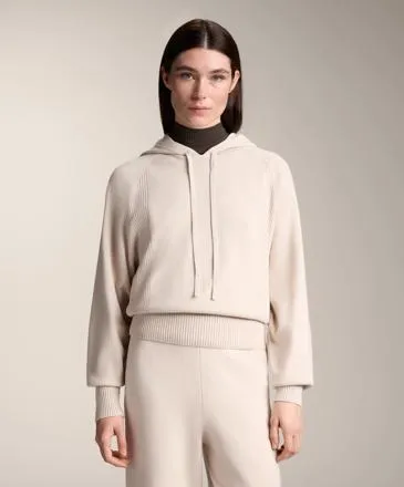 Трикотажный свитер с капюшоном на завязке и зауженной талией