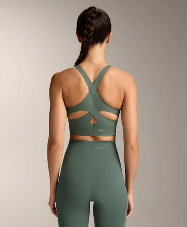 Теплый зеленый свитер