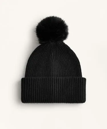 Шапка из смесовой шерсти с бубенцом