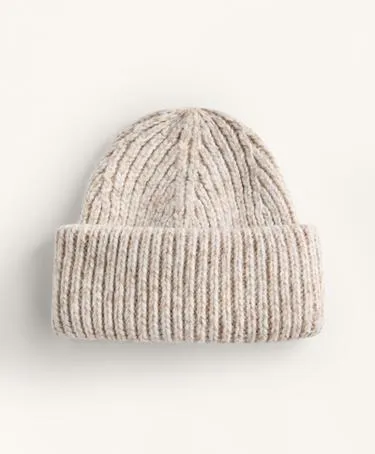 Шерстяная вязаная шапка с вкраплениями