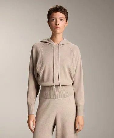 Джемпер из рельефной вязки с капюшоном на завязках и поясом на талии- Заказать в России