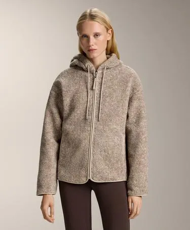 Полушубок с капюшоном из искусственного меха