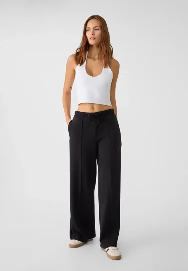 Брюки из мягкой ткани с широкими штанинами и декоративными швами