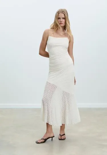 Длинное кружевное платье на бретелях