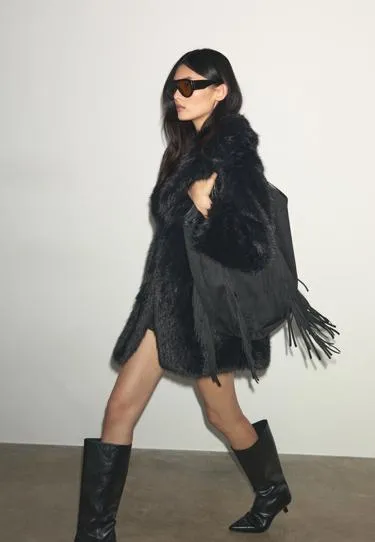 Пальто из искусственного меха стандартной длины