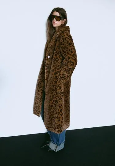 Длинное пальто с леопардовым принтом из искусственного меха