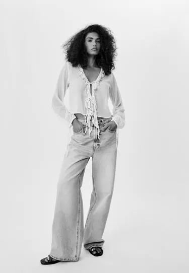 Блузка с вышивкой, воланами и заклепками