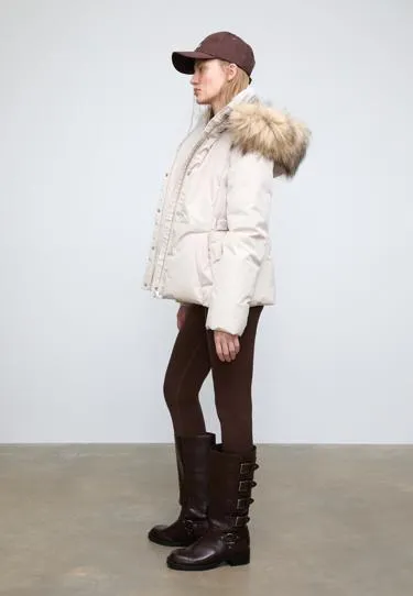 Стеганая куртка с капюшоном