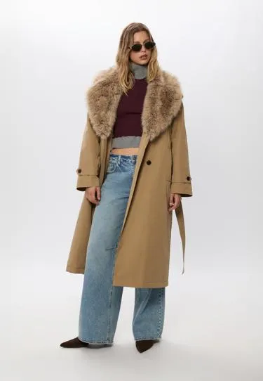 Длинный стеганый тренч с отделкой из искусственного меха