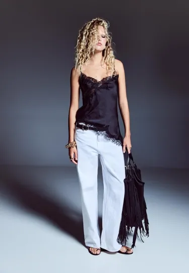 Асимметричный топ в бельевом стиле с кружевом