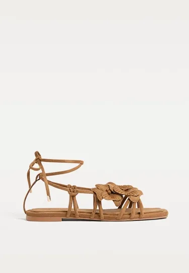 Плоские сандалии с цветочным декором