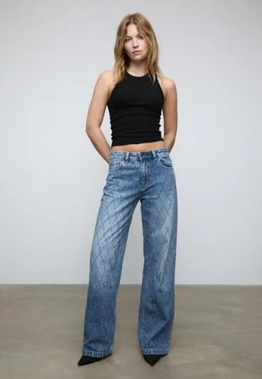 Джинсы со стразами в виде бриллиантов