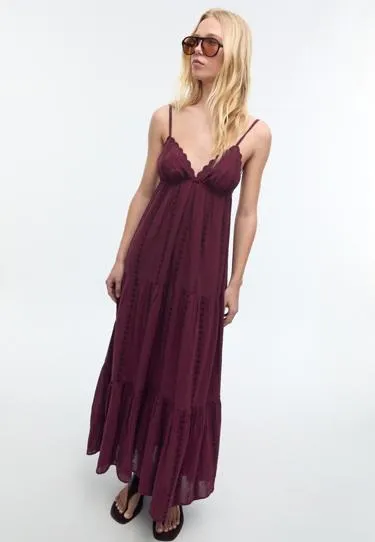 Длинное струящееся платье с открытой спиной