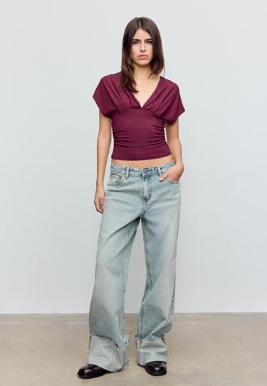 Zara Футболка со сборками и V-образным вырезом