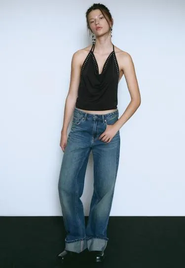 Топ с горловиной халтер и заклепками- Заказать в России