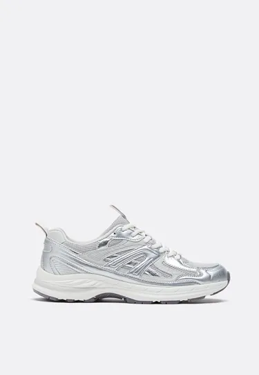 Спортивные кроссовки с отделкой- Заказать в России