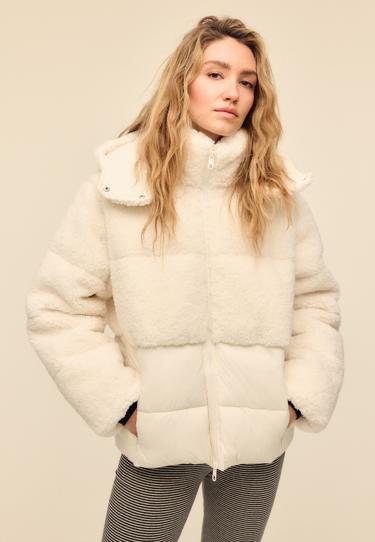 Zara Стеганое комбинированное пальто под овчину купить с доставкой.