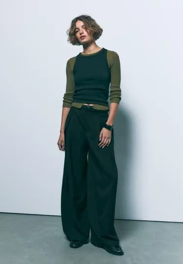 Брюки с большими защипами и ремнем