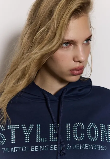 Толстовка с капюшоном и блестящей отделкой- Заказать в России