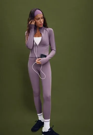 Приталенная куртка на молнии- Заказать в России