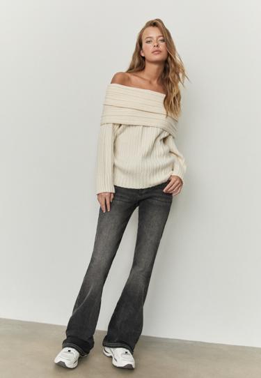 Zara Асимметричный свитер в рубчик с открытыми плечами