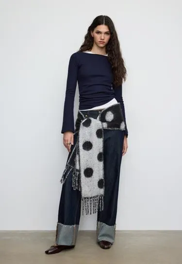 Базовая футболка с расклешенными рукавами