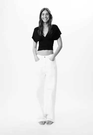 Футболка со сборками и V-образным вырезом- Заказать в России