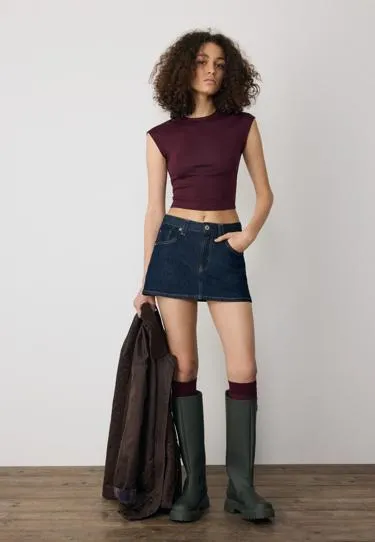 Базовая приталенная укороченная футболка