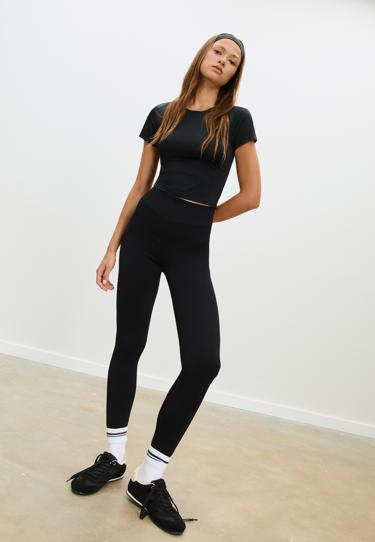 Zara Базовая футболка из полиамида купить с доставкой.