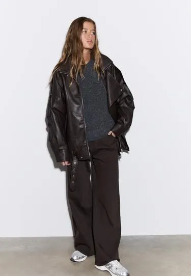 Вязаный свитер с круглым вырезом