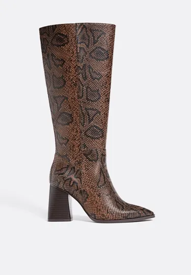 Высокие сапоги на каблуке с анималистическим принтом- Заказать в России