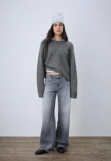 Базовый свитер из мягкого трикотажа