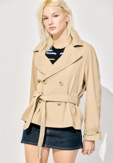 Короткий струящийся тренч с поясом- Заказать в России