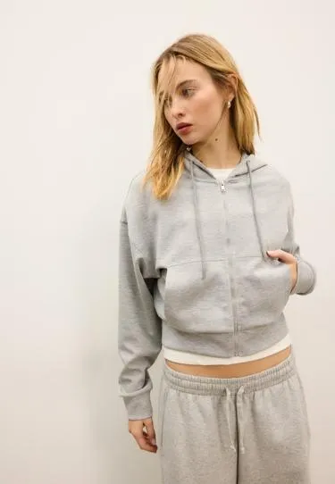 Толстовка на молнии из мягкой ткани