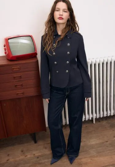 Приталенный пиджак с пуговицами с гравировкой- Заказать в России